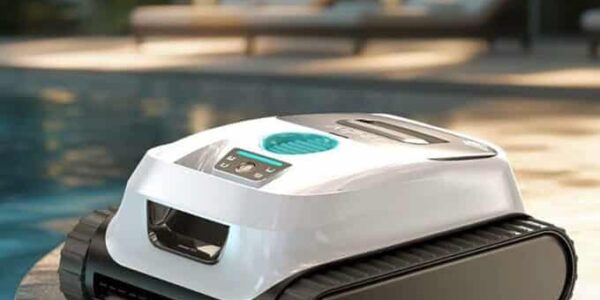 Swimming Pools: Benefits of an Automatic Cleaner